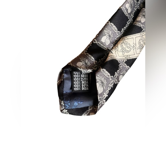 Authentic MCM 100% silk tie - Picture 5 of 7